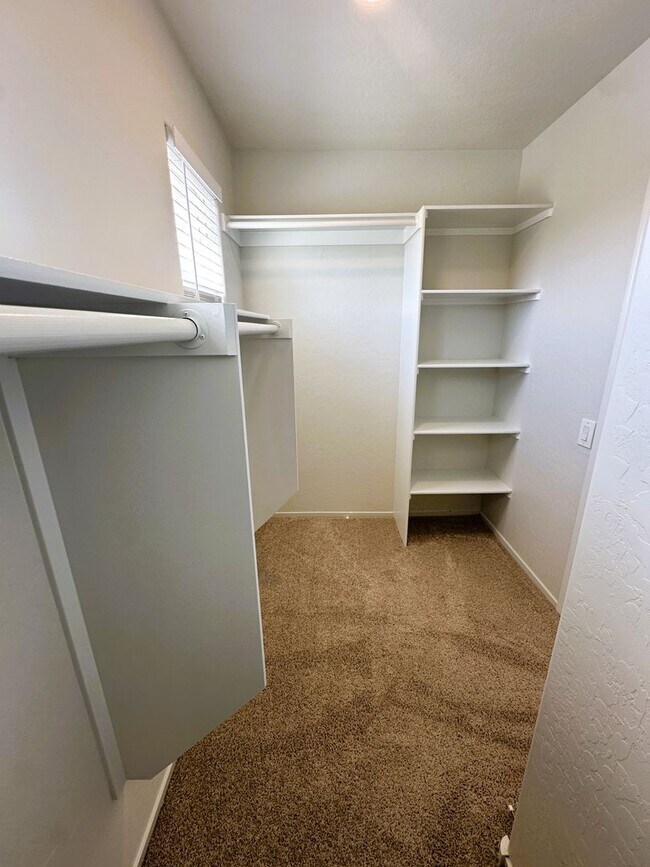 Building Photo - ANTHEM HIGHLANDS!! READY FOR IMMEDIATE MOV...