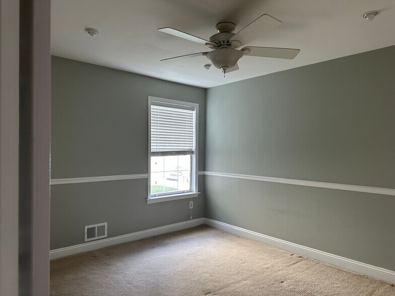 2nd Bedroom - 131 Country Club Dr