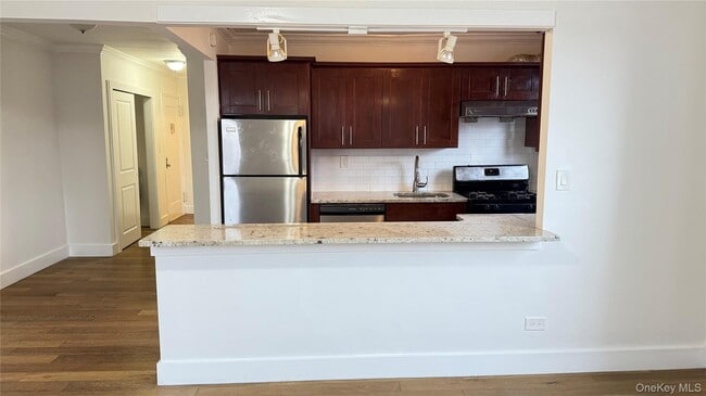 Building Photo - 150-40-15071 71st Ave