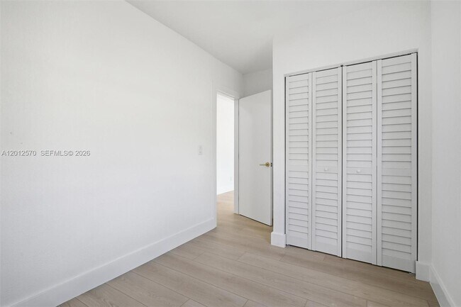 Building Photo - 461 Plover Ave