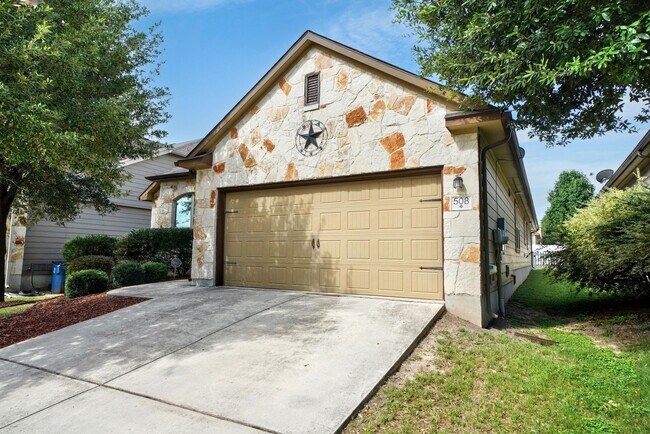 Building Photo - Stunning 3-Bedroom Home with Office in Cha...