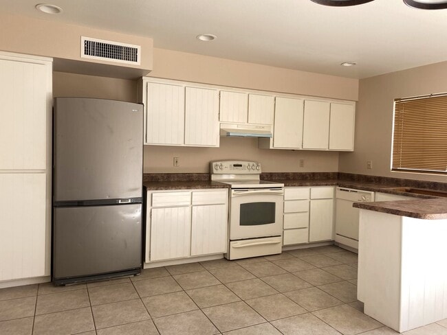 Building Photo - I-10 and Baseline, 3 bed, 2 bath, Patio home Fridge Included