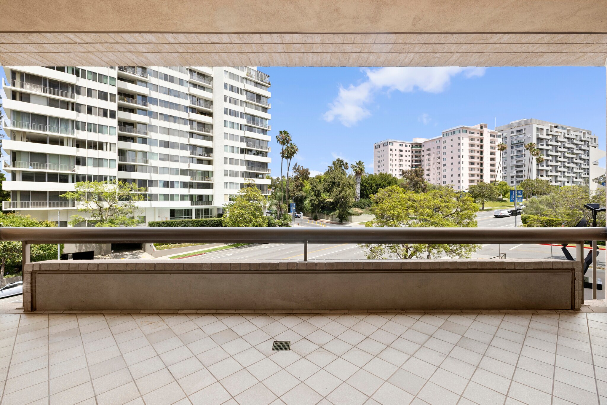 Building Photo - 10430 Wilshire Blvd