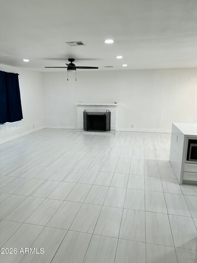 Building Photo - 8738 E Starlight Way