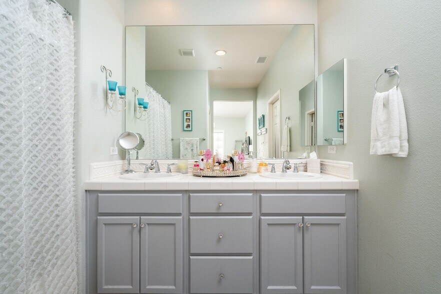 Building Photo - 715 Garonne St