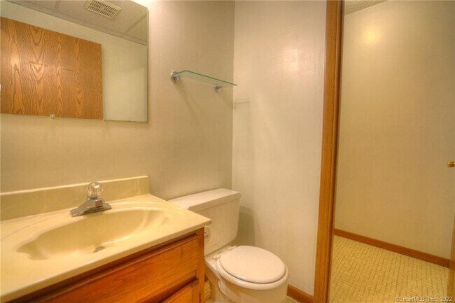 Building Photo - 26 Dartmouth Dr