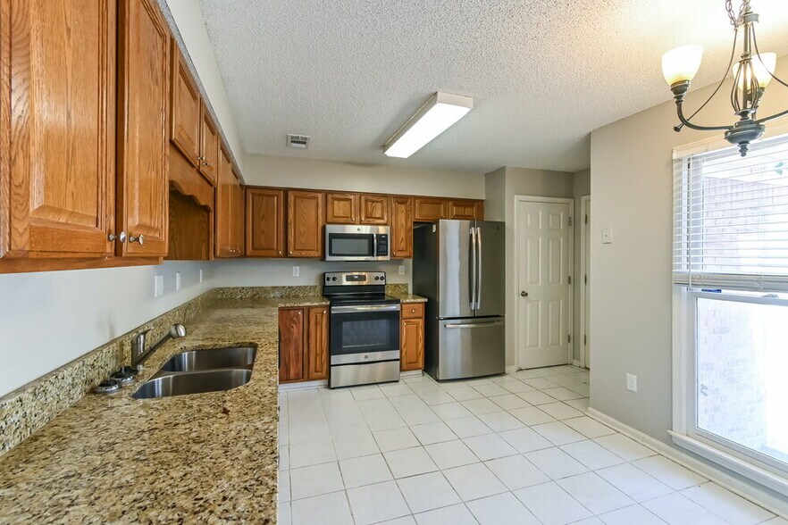 Building Photo - 9073 Bellehurst Dr