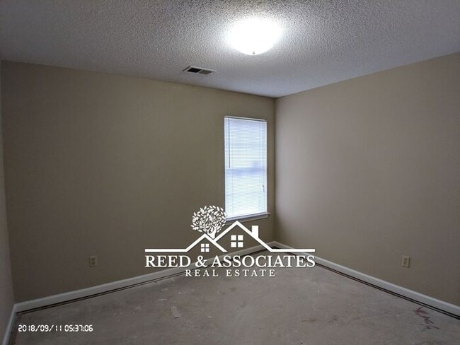 Building Photo - Southeast Memphis Home Located in Quiet Neighborhood!