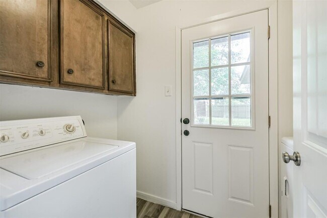 Building Photo - 28902 Twisted Oak Dr