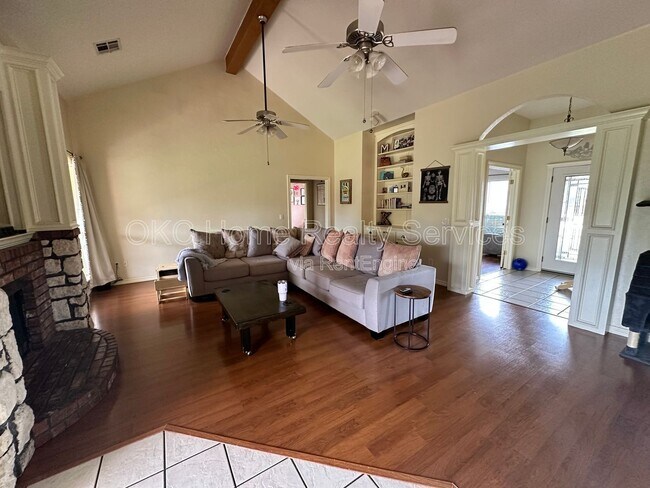 Building Photo - 1440 Agate Way