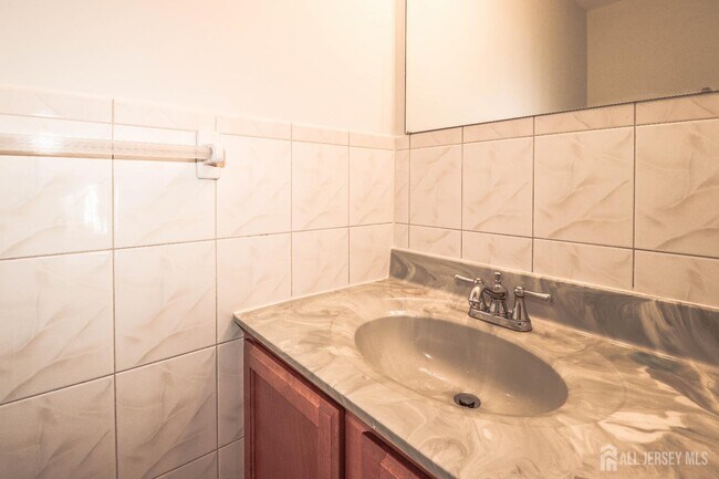 Building Photo - 105 Adamecs Way