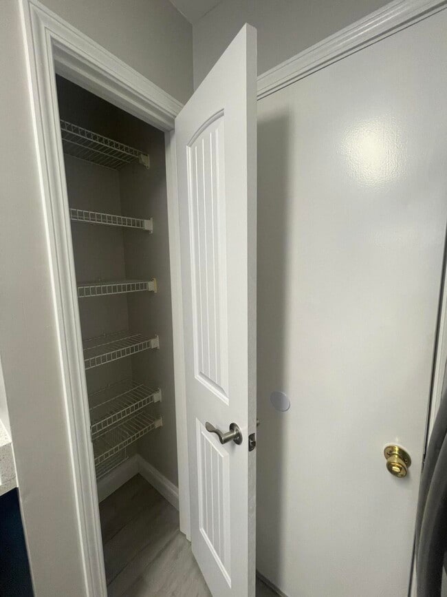 Building Photo - 162 Meadowbrook Ct