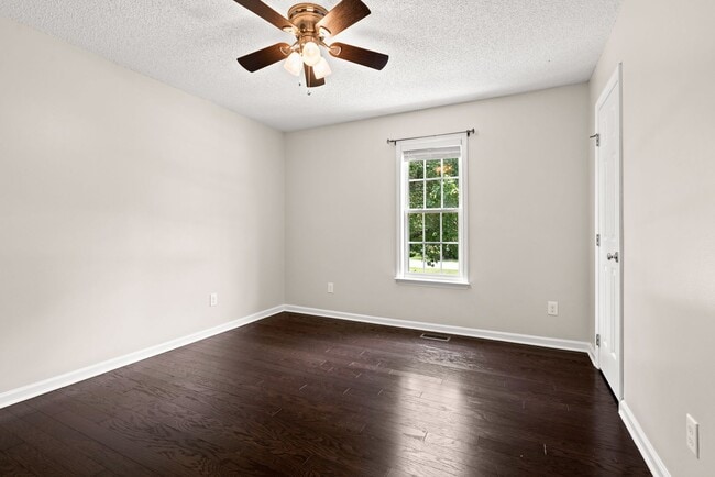 Building Photo - Beautiful Ranch Home with Large Fenced in Yard - Willow Spring - Available July 1st!