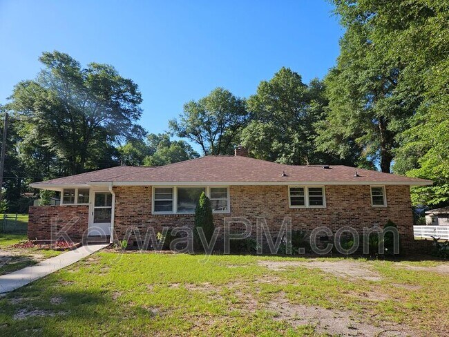 Primary Photo - 13 Erskine Ln