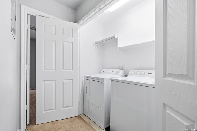 Building Photo - 10302 Lateleaf Oak