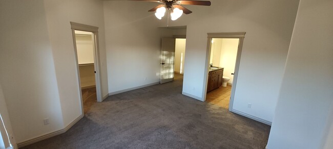Building Photo - Beautiful Salt Lake Townhome!!!
