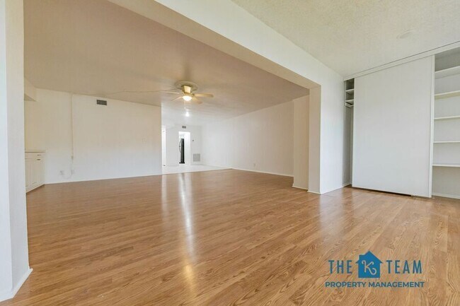 Building Photo - 1100 Martinique Dr