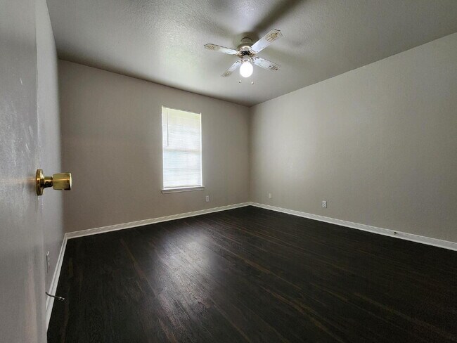 Building Photo - 1807 Windward Dr