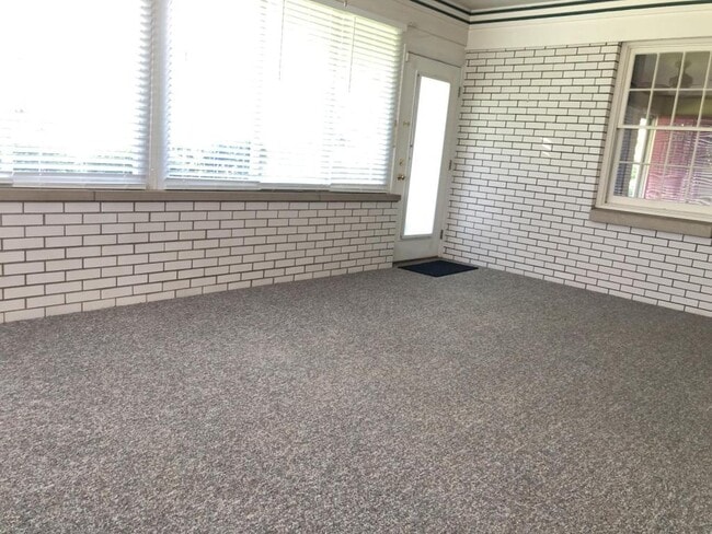 Building Photo - 103 Helmwood Dr