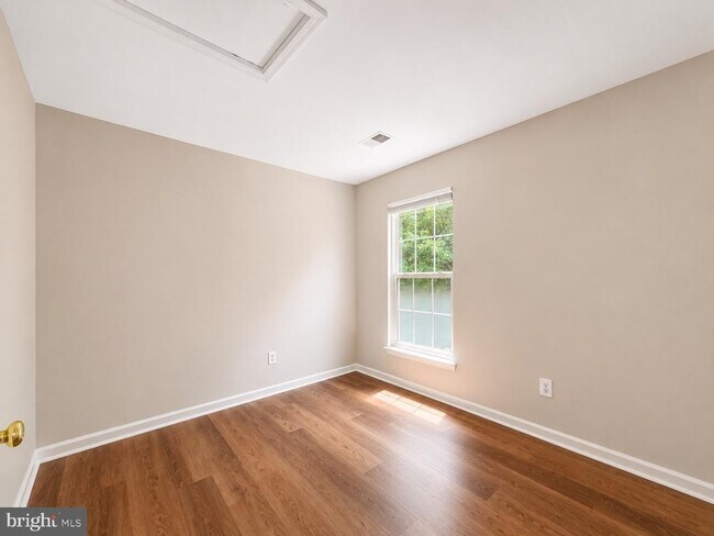 Building Photo - 14047 Sable Ct