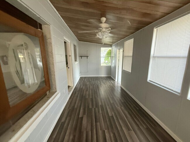 Building Photo - 8801 E Moonrise Ln