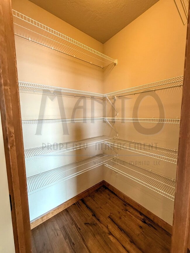 Building Photo - Spacious Home With Stunning Sunset Views