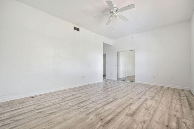 Building Photo - 1650 Presidential Way