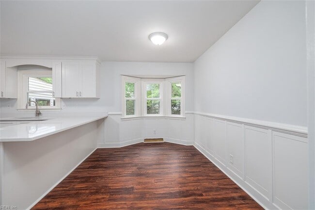Building Photo - 5525 Greenefield Dr S