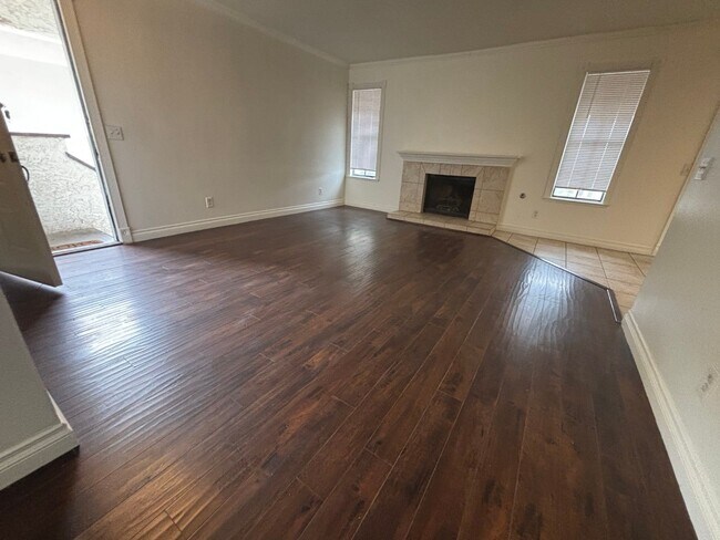 Building Photo - 2 Br/2 Ba. Condo on 2nd fl.