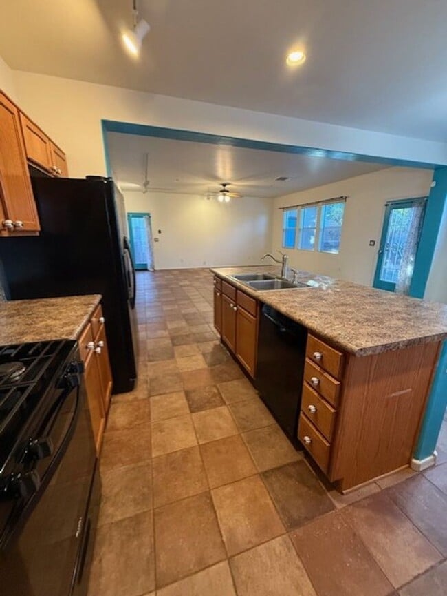 Building Photo - Reduced!!!  Beautiful 2-bedroom 2 Bath with Den in Mountain Gate Contact Property Pros