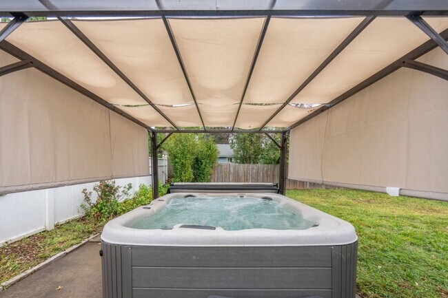 Building Photo - 810 Walnut St