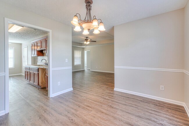 Building Photo - 1419 Colyn Avenue