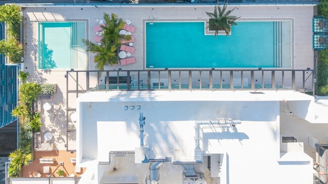 Building Photo - 698 N Miami Ave