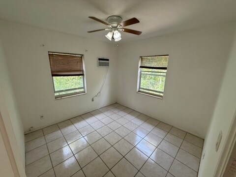 Building Photo - 518 Santander Ave