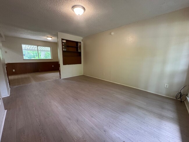 Building Photo - 4000 Acree St