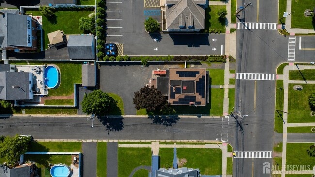Building Photo - 187 Main St