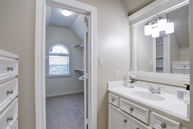 Building Photo - 127 E Bracebridge Cir
