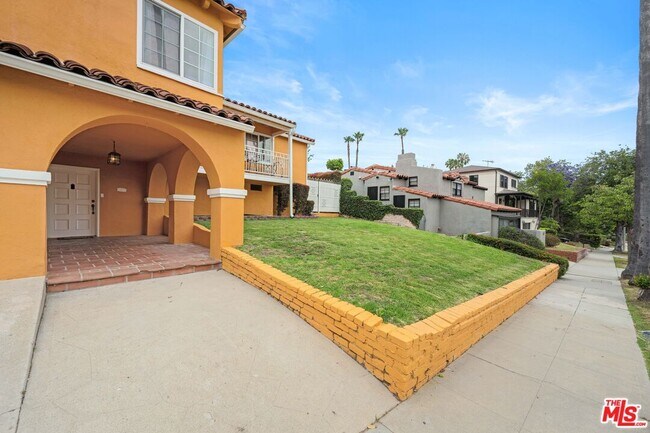Building Photo - 3715 Homeland Dr