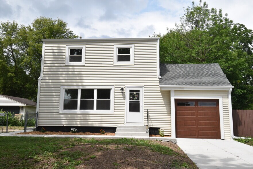 Building Photo - 3555 S 87th St