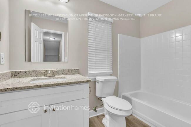 Building Photo - 6584 Oakwood Dr