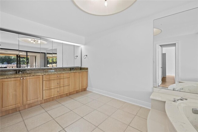 Building Photo - 15518 Braemar Ct