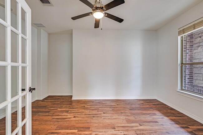 Building Photo - 10109 Auction Oak Dr