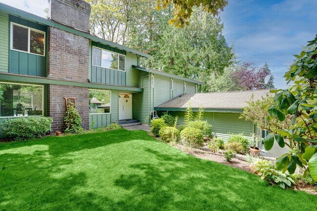 Building Photo - Beautiful 5 bed 3 bath Kirkland single fam...