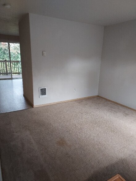 Building Photo - 426 Wynooski St