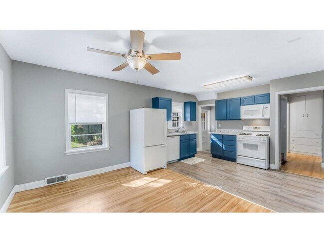 Building Photo - 828 15th St SW