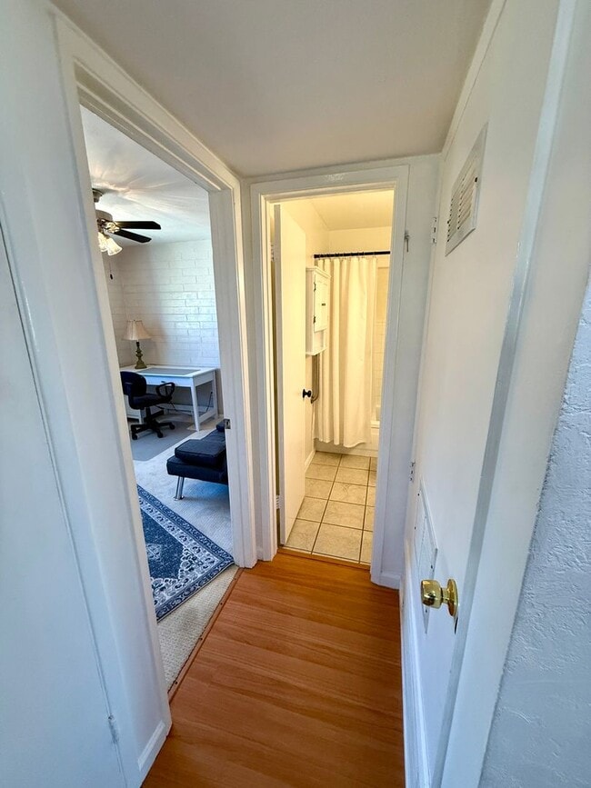Building Photo - Furnished- Cute 2 Bedroom Home with Garage...
