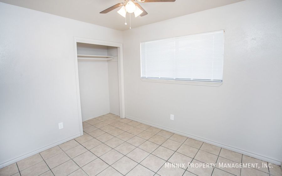 Building Photo - 924 Adrian St