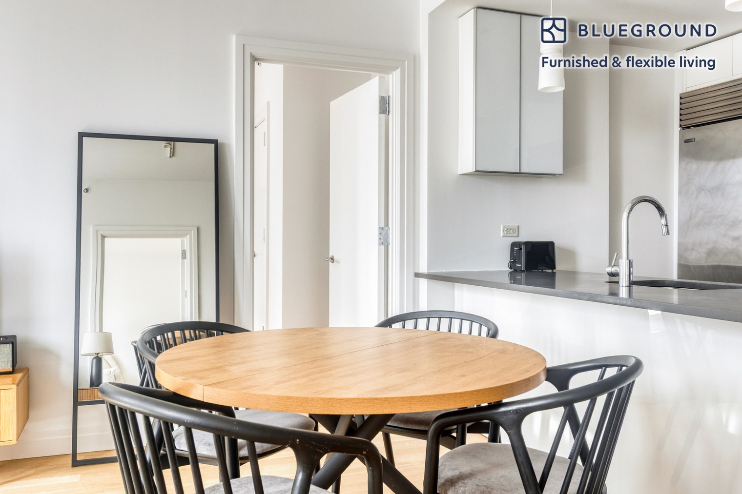 Building Photo - 550 W 54th St