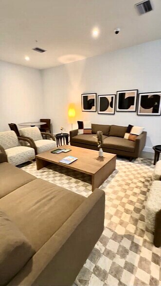 Building Photo - 2596 NE 182nd Ter