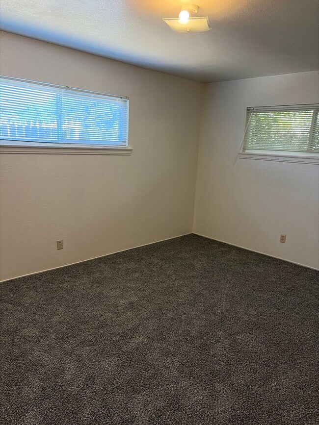 Building Photo - Contemporary Home with a pool near Bullard High School Fresno, CA